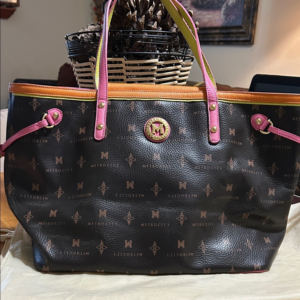 Metrocity Large Tote Bag